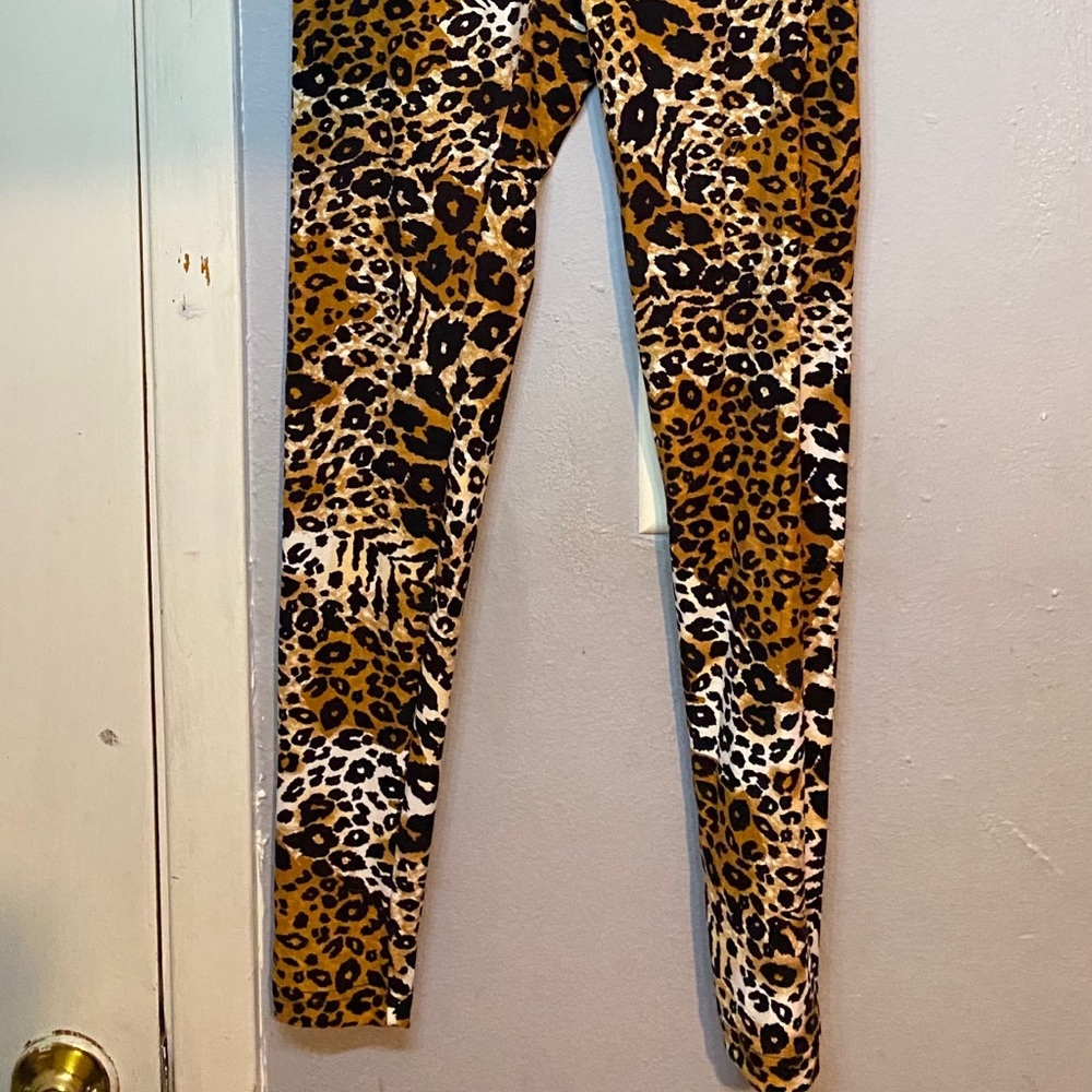 Cheetah Print Leggings - Picture 2 of 2